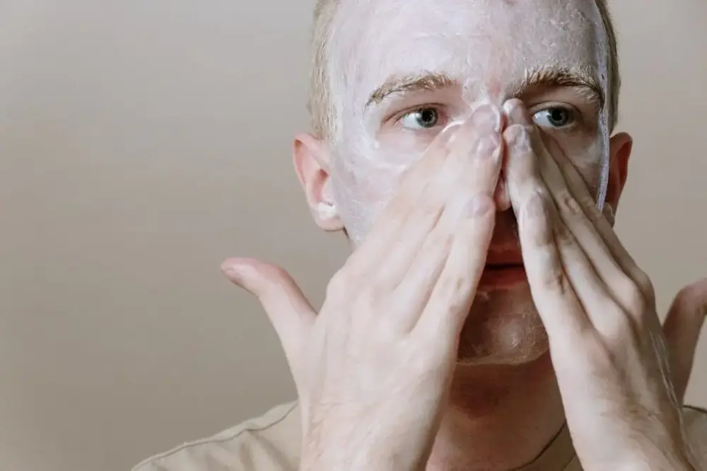 Skincare masculino: 4 passos para peles saudáveis e resistentes